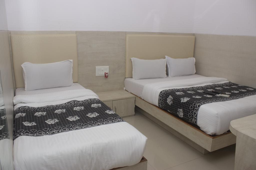 Kf Residency Hotel Mumbai Bagian luar foto