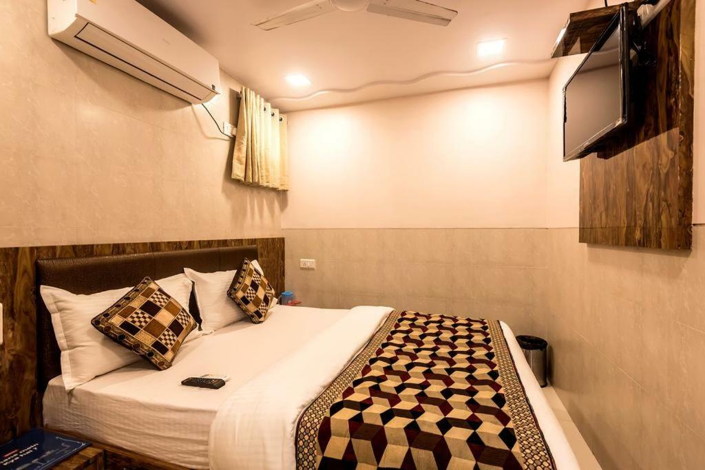 Kf Residency Hotel Mumbai Bagian luar foto