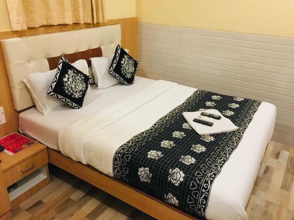Kf Residency Hotel Mumbai Bagian luar foto