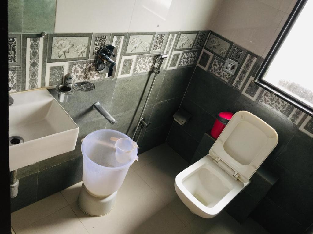 Kf Residency Hotel Mumbai Bagian luar foto